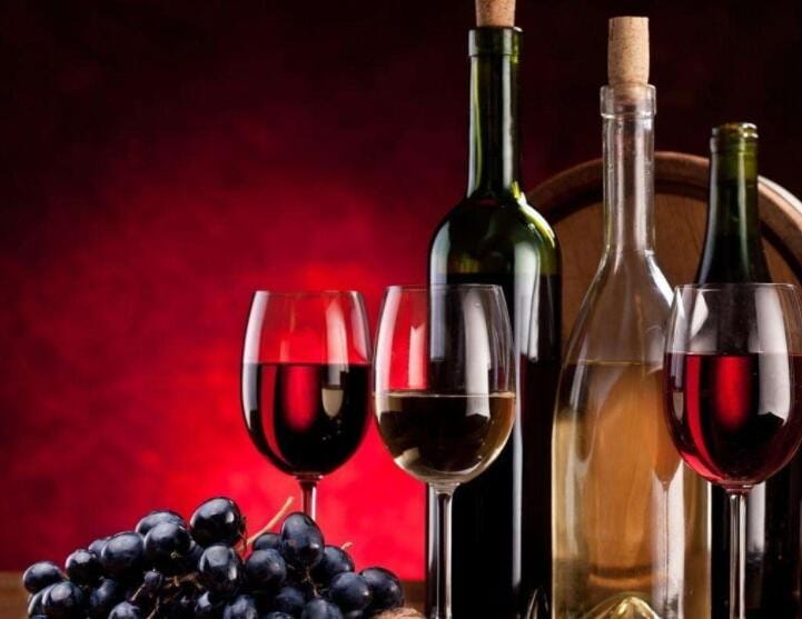 干红葡萄酒一般保质期多少年 红酒放了20年还能喝吗?(图1)