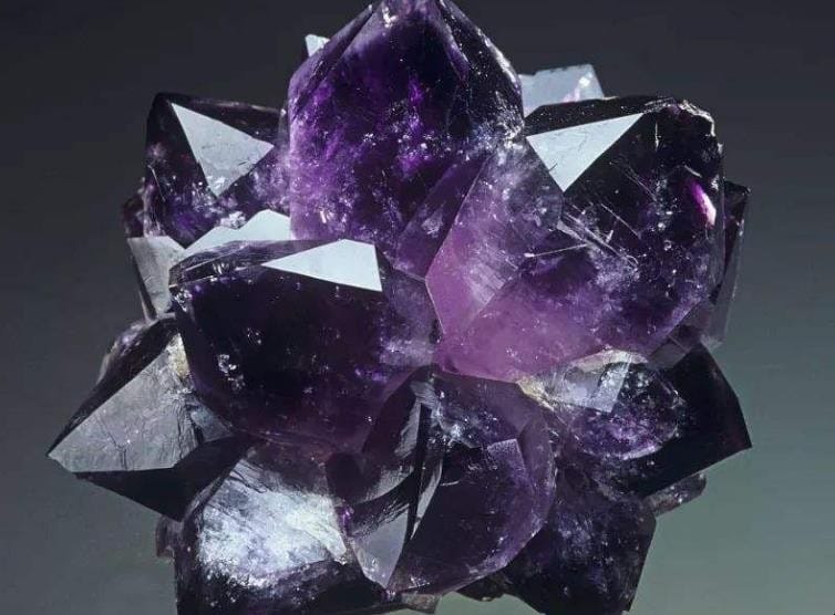 紫水晶有几种类型 紫水晶和什么属相犯冲(图1)
