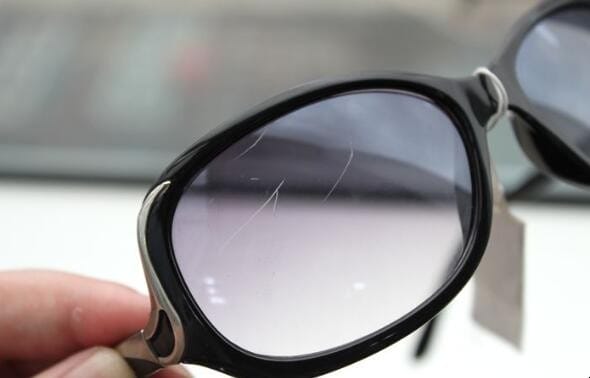 眼镜片有划痕怎么修复(图1)