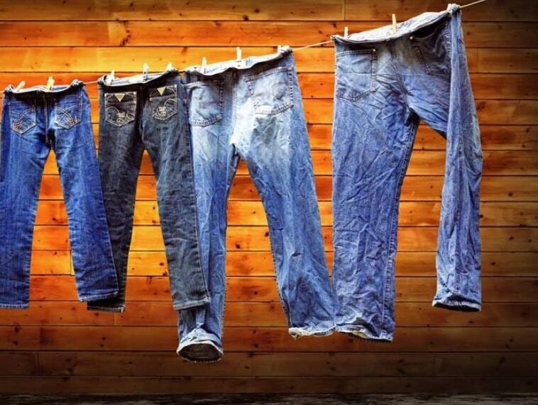 牛仔裤应该如何清洗呢 牛仔裤该怎么清洗(图1)