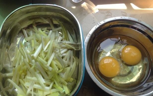 鸡蛋炒黄瓜怎么炒好吃 鸡蛋炒韭菜(图2)
