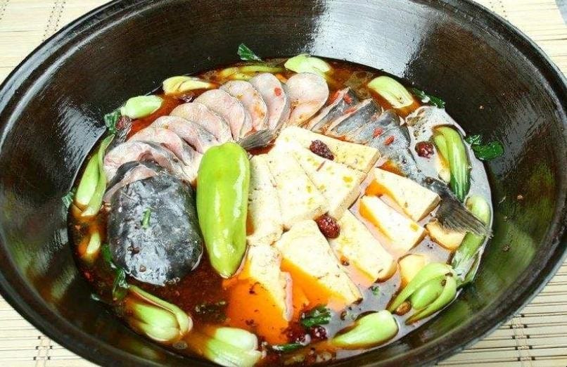 铁锅炖鱼怎么做好吃窍门 铁锅炖鱼做法大全(图1)