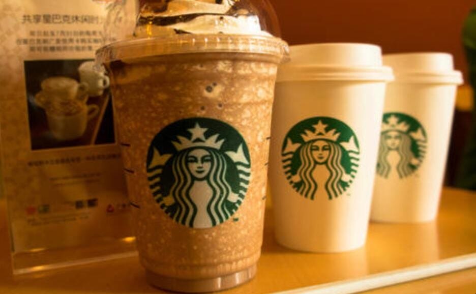 星巴克能拿自己杯子装咖啡吗 星巴克可以装在自己杯子里吗(图1)