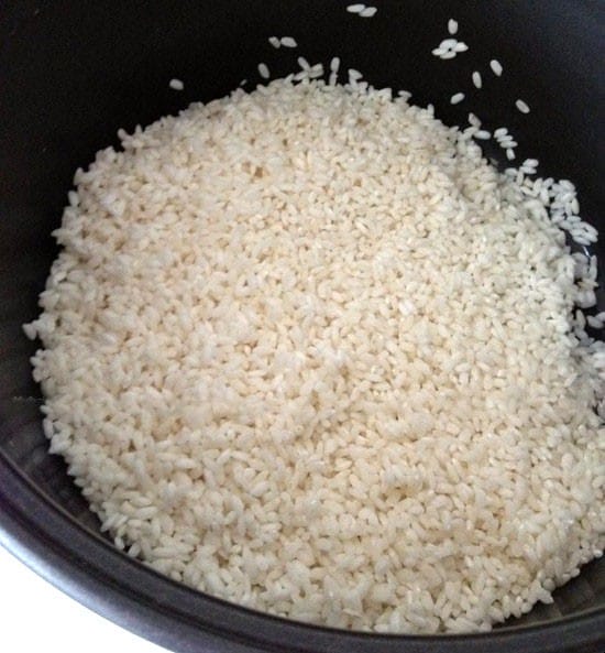 香菇鸡腿焖米饭 鸡腿肉香菇煲米饭(图1)