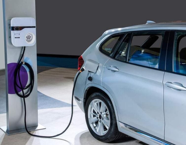 电瓶车充电时要注意什么 用电瓶给汽车充电的正确方法(图1)