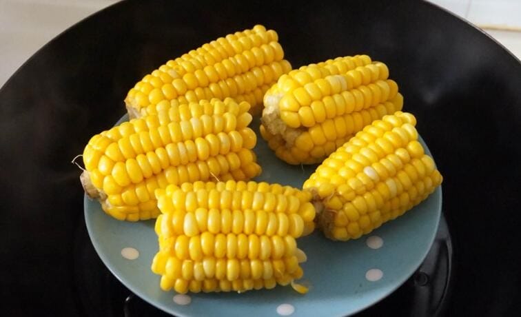 玉米蒸熟需要几分钟 玉米一般要蒸几分钟才能熟(图1)