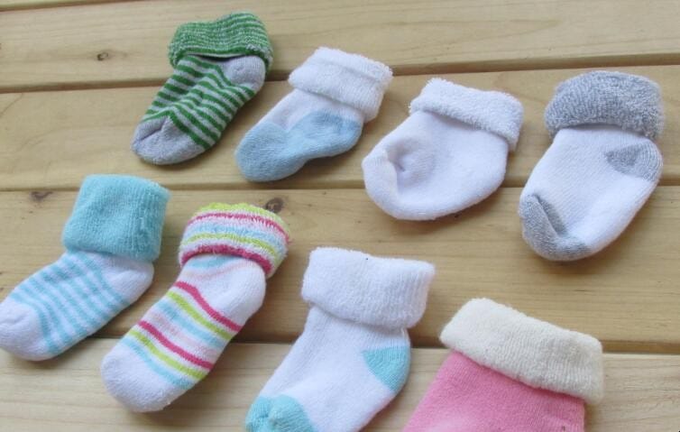 婴儿袜子如何挑选尺码呢图片 婴儿袜子如何挑选尺码呢图解(图1)