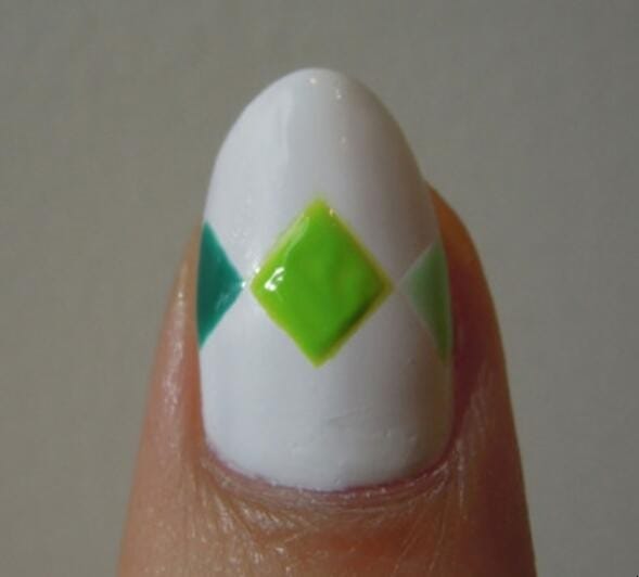 指甲油代替绿油 绿指甲油怎么涂好看图片(图3)