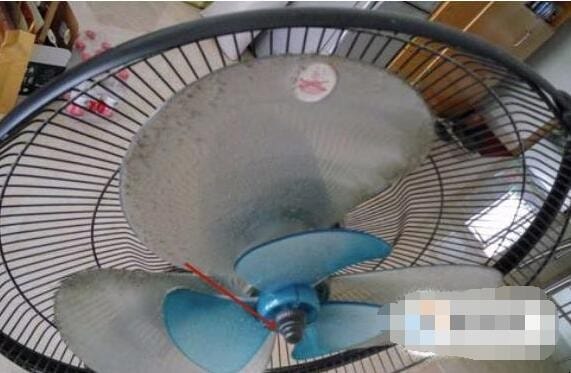 落地电风扇如何快速拆装清洗视频 落地电风扇如何快速拆装清洗方法(图2)