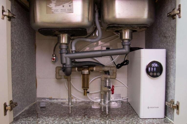 净水器只能净化厨房用水吗 厨房净水器是插电的好还是不插电的好(图1)