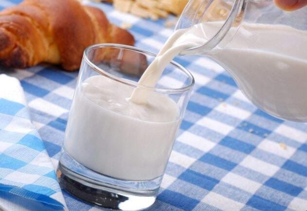 牛奶什么样就不能喝了 喝不完的牛奶可以用来干嘛(图1)