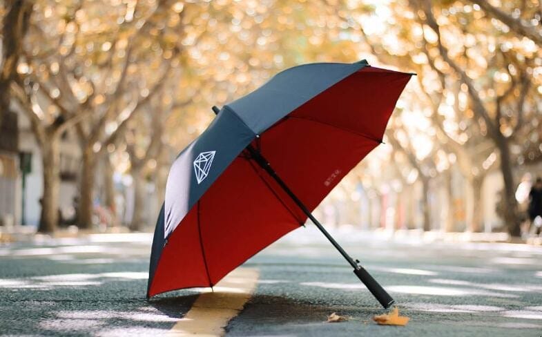 防晒伞哪种颜色最防晒 什么色的雨伞最防晒(图1)