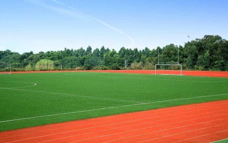 足球场的尺寸标准 足球场标准尺寸是多少米(图1)