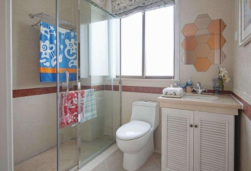 淋浴房的玻璃怎么清洗才干净 怎样清洗淋浴房玻璃(图1)