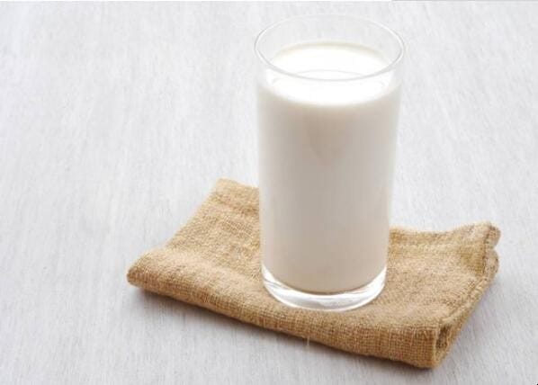 牛奶中含有哪些营养素 牛奶中富含的营养物质是什么(图1)