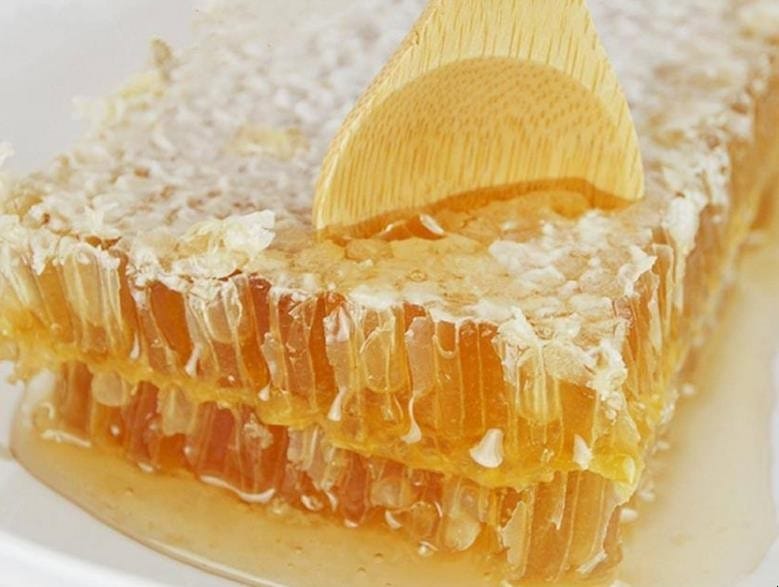 蜂巢蜜能保存多长时间?怎么保存呢? 蜂巢蜜保存用放在冰箱里吗(图1)