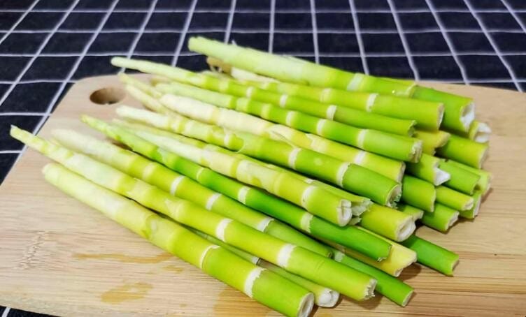 新鲜竹笋用水泡了几天还能吃吗 新鲜竹笋要泡水吗?要泡多久最好(图1) 新鲜竹笋用水泡了几天还能吃吗 新鲜竹笋要泡水吗?要泡多久最好(图1)