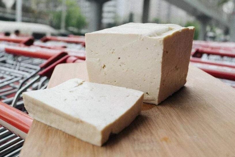 豆腐放冰箱几天能吃吗? 豆腐在冰箱放几天不能吃(图1)