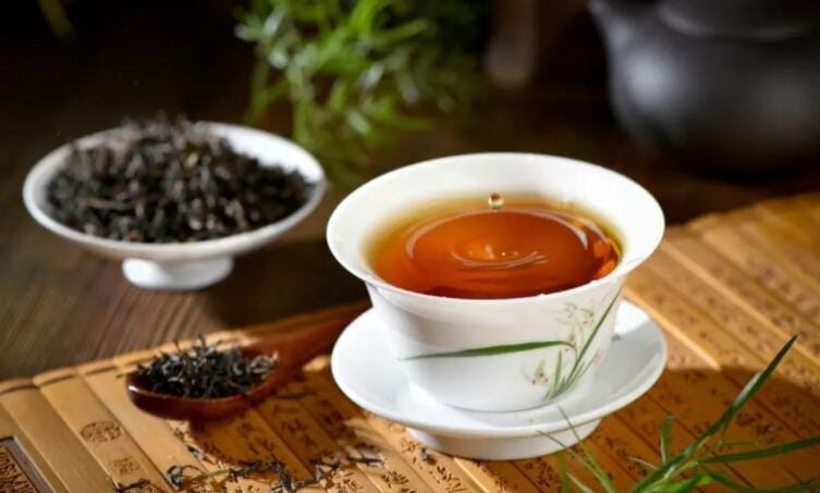 茶叶是碱性还是酸性食物 茶叶是碱性还是酸性?尿酸高的人能喝吗?(图1)