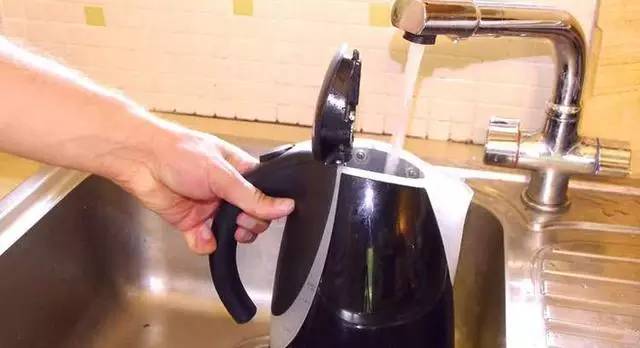 热水壶的水垢如何去除 热水壶的水垢怎么能去掉(图11)