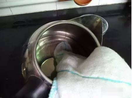 热水壶的水垢如何去除 热水壶的水垢怎么能去掉(图5)