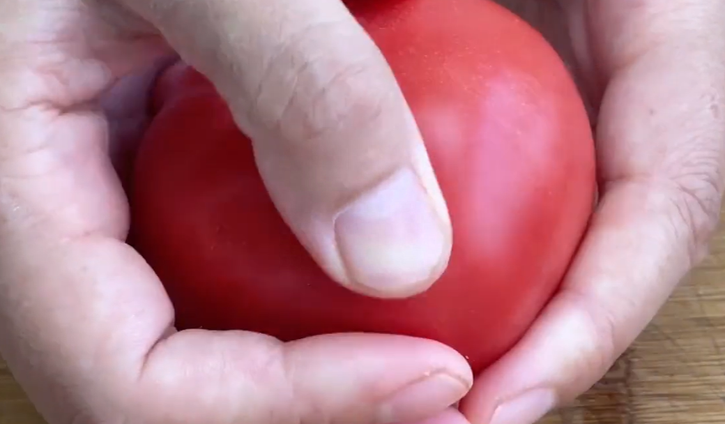 西红柿的剥皮方法 家务小窍门西红柿简单剥皮法(图6)