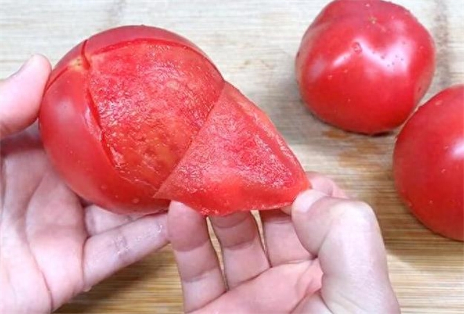 西红柿怎么去皮快?教你做 西红柿怎么去皮快?教你做好吃(图2)