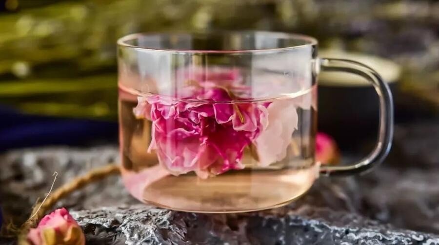 玫瑰花和菊花一起泡水喝有什么功效 玫瑰花和菊花一起泡茶喝的功效和作用(图1)