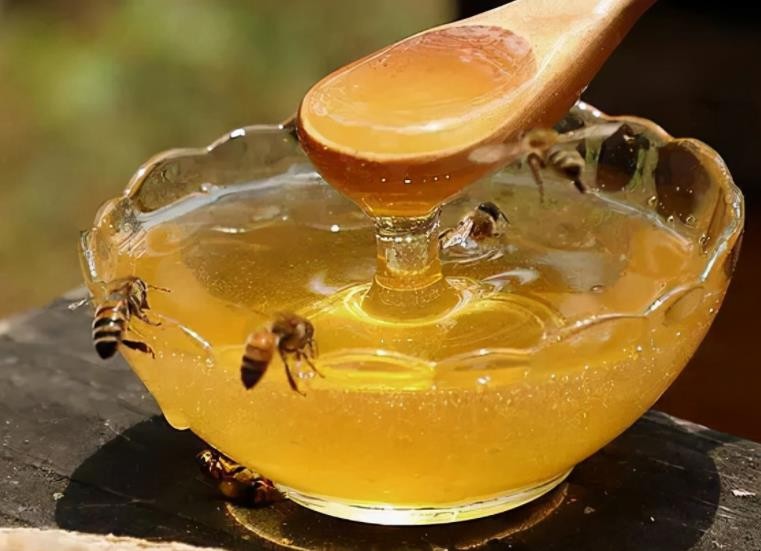 蜂蜜是凉性还是热性 紫云英蜂蜜是凉性还是热性?它有哪些功效?(图1)